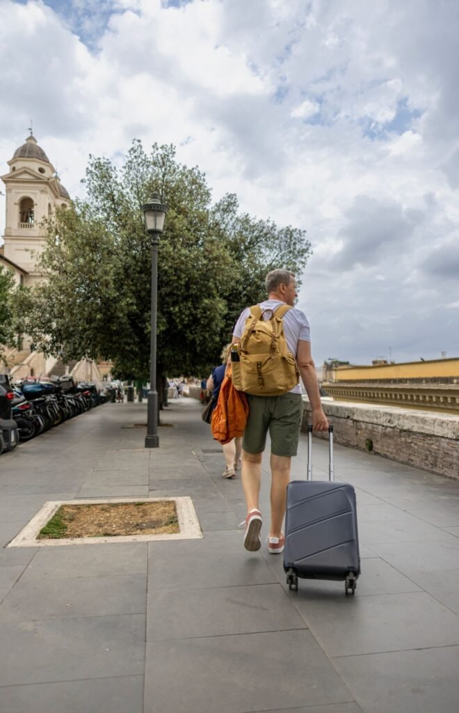 24-hour luggage lockers near Vatican City
