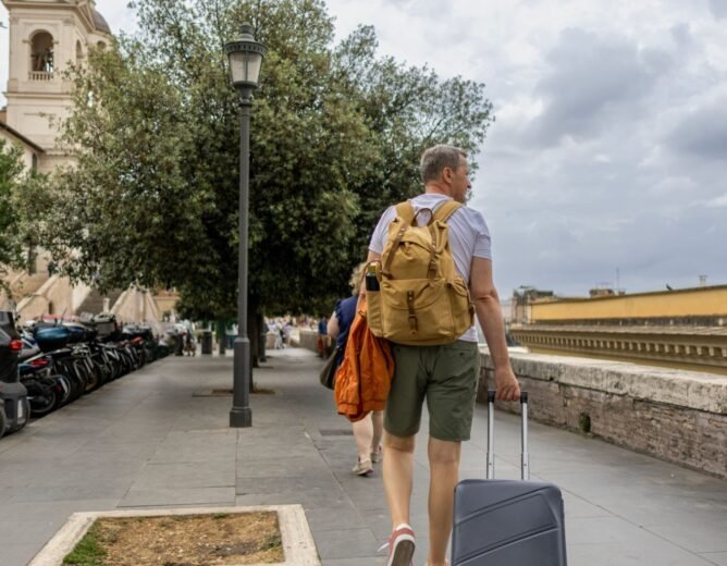 where to store luggage in rome before flight